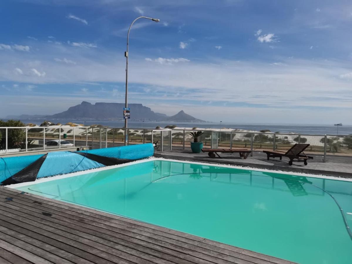 Appartement On The Front Sea Spray Bloubergstrand
